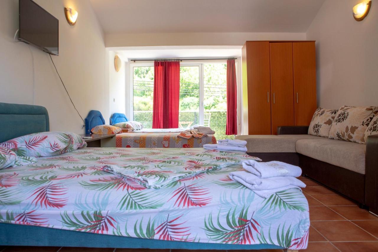 Family Apartments Vukcevic Čanj Εξωτερικό φωτογραφία